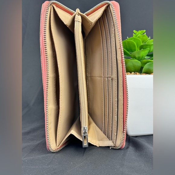 Guess Faux Leather Coral Pink Quilted Wallet - Tan interior. Vintage - Picture 6 of 8